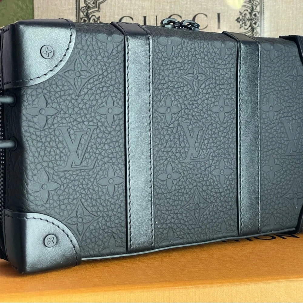 PRISTINE Louis Vuitton 2018 Taiga Bifold Wallet YV in Black Leather w/ box & bag